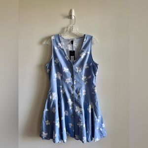 NWT Universal Thread Light Blue Dress-White Floral Design & Pockets
